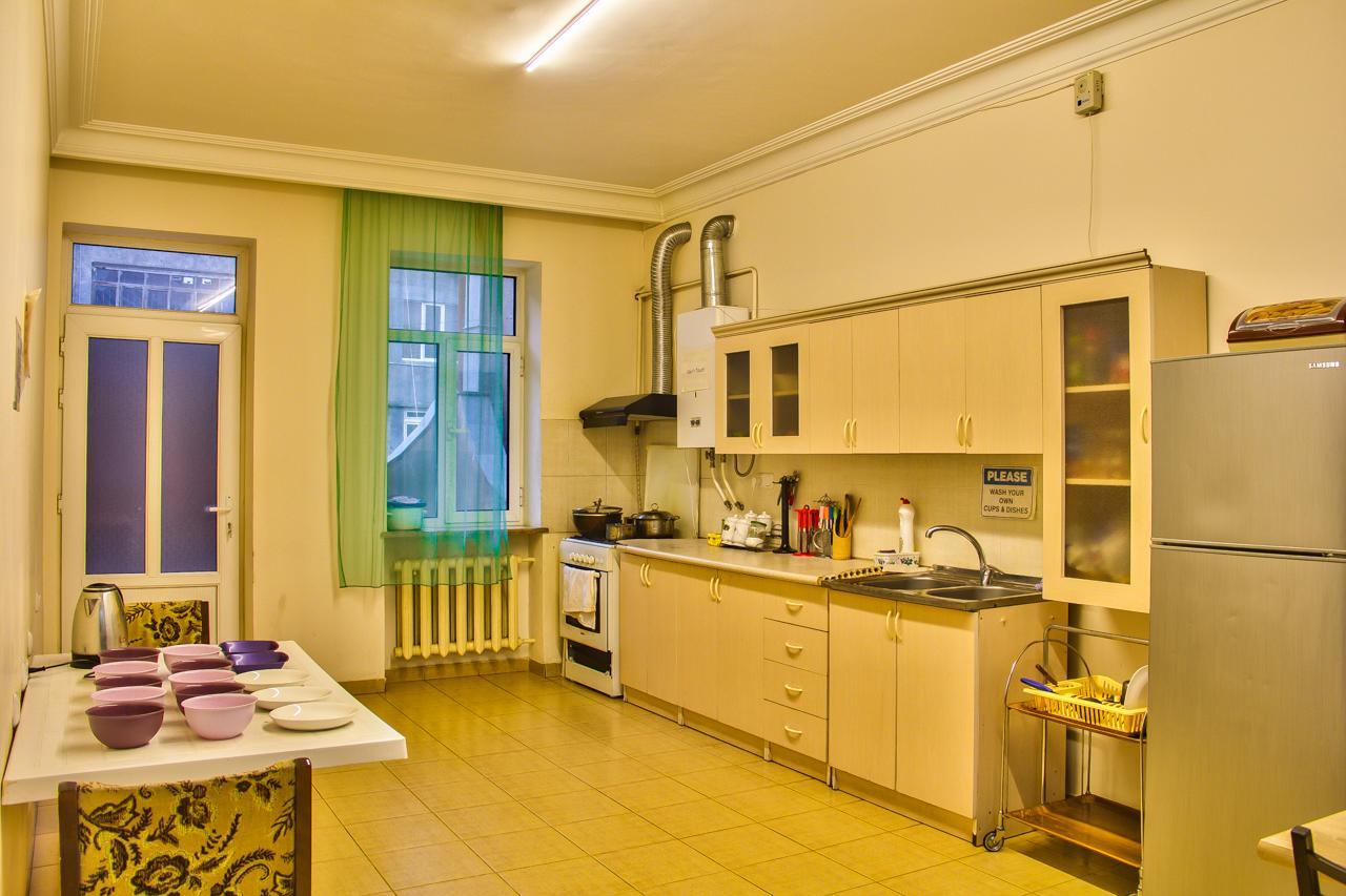 Classy And Cozy Hostel Yerevan Bagian luar foto