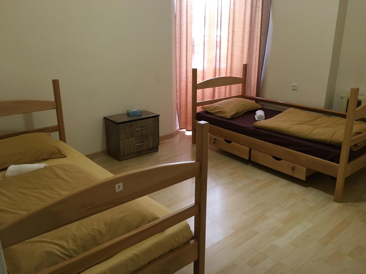 Classy And Cozy Hostel Yerevan Bagian luar foto