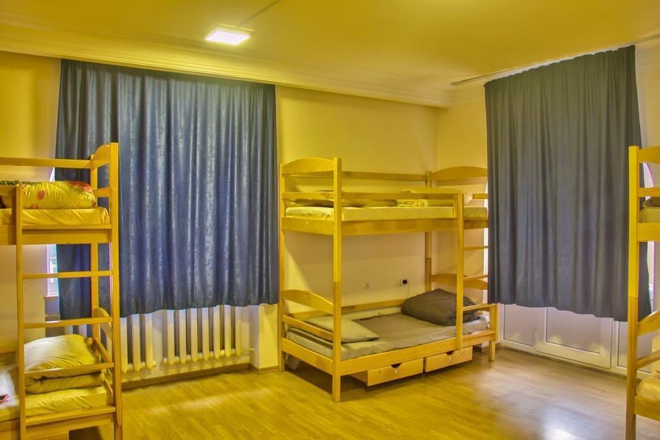 Classy And Cozy Hostel Yerevan Bagian luar foto