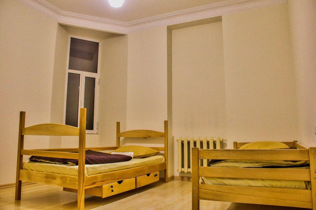 Classy And Cozy Hostel Yerevan Bagian luar foto