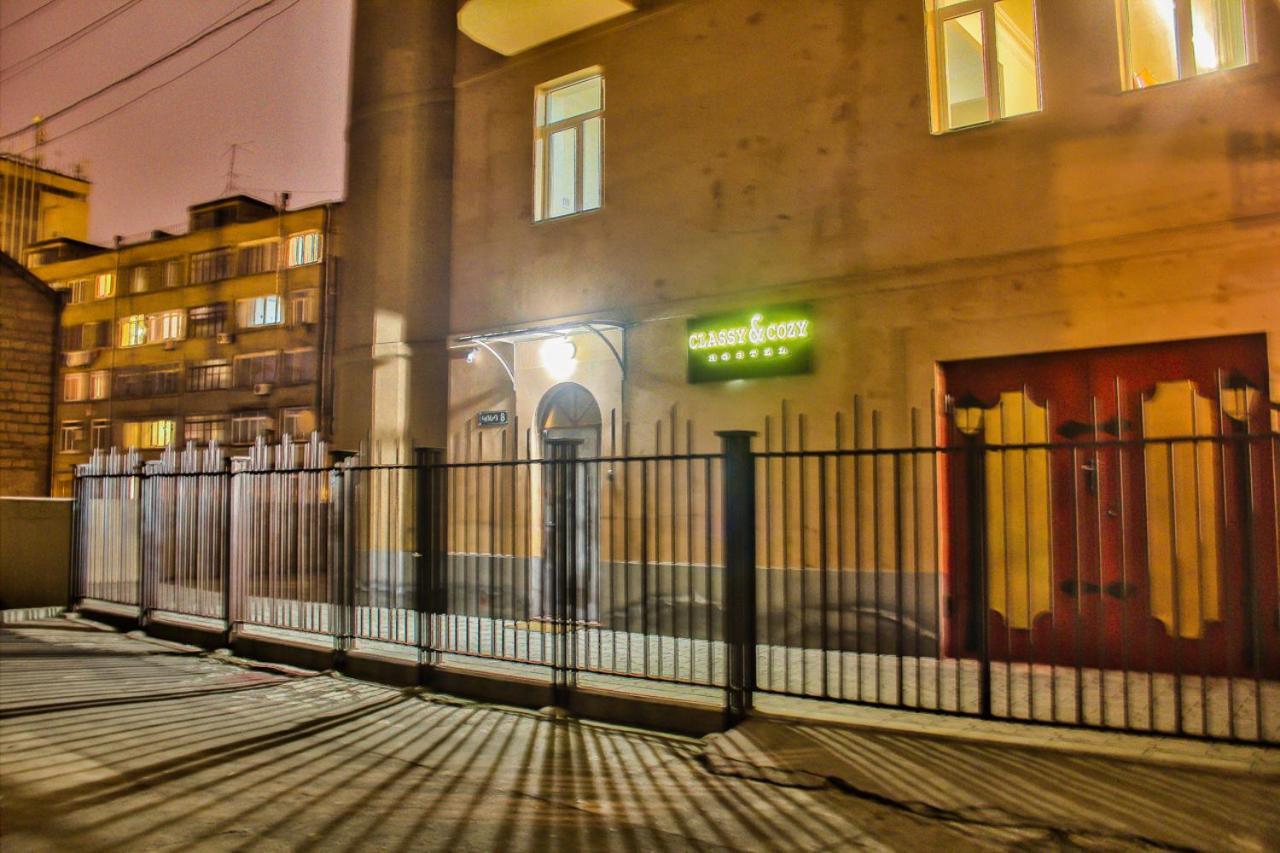 Classy And Cozy Hostel Yerevan Bagian luar foto